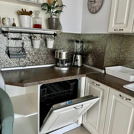 Chic Neversea Apartment